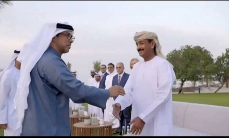 نائب رئيس دولة الإمارات يستقبل محافظ شبوة الشيخ عوض بن الوزير
