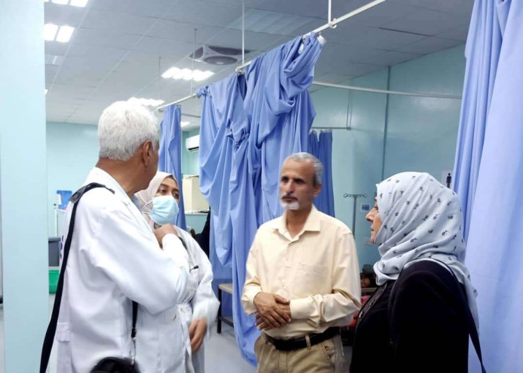 الوكيل الشبحي يتفقد مرضى الكوليرا بمركز العزل في مستشفى الصداقة ويؤكد ان صحة المواطن هي المعيار الحقيقي لأي بلد في العالم ويجب إهتمام الكل في هذا المجال