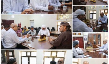 محافظ سقطرى يناقش مع لجنة من وزارة الزراعة والري وضع قطاع الصحة الحيوانية والحجر البيطري في المحافظة