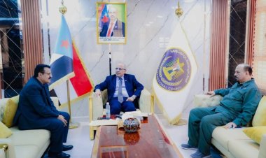 الكثيري يطّلع من الداؤودي على الأوضاع العامة بمديرية المنصورة