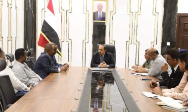 محافظ حضرموت يبحث مع سفير جمهورية الصومال  تعزيز العلاقات واعتماد آليات لتطوير التبادل التجاري