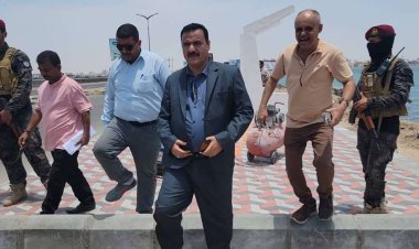 العاصمة عدن.. مدير عام المنصورة يطلع على مشروع تحسين المساحة الترابية بالطريق البحري