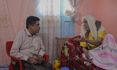 رئيس تنفيذية انتقالي حضرموت يزور الفنان عبدالعزيز باسعد