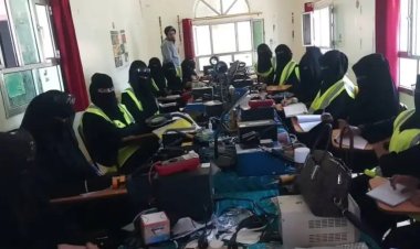 وكيل محافظة الضالع يدشن “دورتي” الخياطة وصيانة الجوالات للمستفيدين من مشروع التدريب المهني