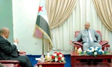 الرئيس الزُبيدي يطّلع على سير العمل في وزارة الاتصالات وتقنية المعلومات