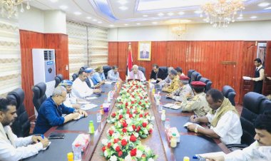 محافظ المهرة يترأس اجتماعاً للجنة الطوارئ بالمحافظة