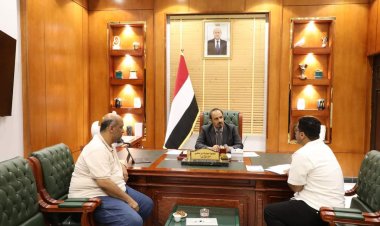 محافظ حضرموت يناقش التجهيزات لإنشاء مراكز لصادرات الأسماك والعسل والتمور والبصل بتمويل من UNDP