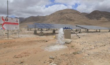 محافظ المهرة يدشن مشروع تشغيل (6) آبار ارتوازية بمنطقة البطاحية بمديرية المسيلة