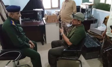 مدير عام أمن أبين يتفقد سير العمل بمكتب الأحوال المدنية والسجل المدني بالمحافظة