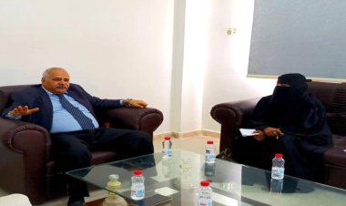 مدير عام صحة عدن يتلقي رئيسة لجنة الصحة والبيئة بالجمعية الوطنية الدكتوره سلمى بازريع