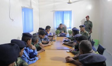 العميد المنهالي يتفقّد إدارة الأمن وأقسام الأجهزة الأمنية بالشحر ويطّلع على مستوى الإنجاز في مبنى مركز شرطة السوق