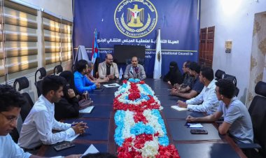 نائب رئيس انتقالي حضرموت يزور منسقية الجامعة، ويشيد بدورها