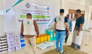 نادي الطالب الجامعي يوزع المنح الغذائية الإسعافية لطلبة السكنات الجامعية بجامعة حضرموت