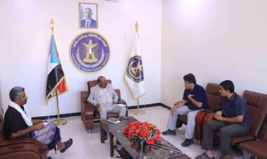 رئيس تنفيذية انتقالي شبوة يلتقي مدير مكتب هيئة الهلال الأحمر الإماراتي بالمحافظة