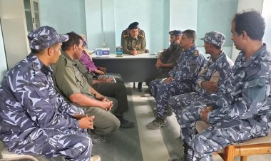 مدير الأمن بمديرية غيل باوزير يزور إدارة الأحوال المدنية بالمديرية