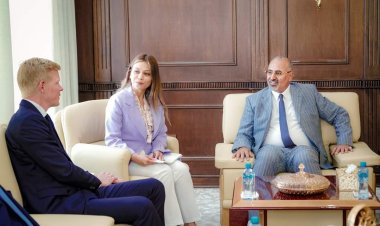 الرئيس القائد عيدروس الزُبيدي يستقبل مبعوث الأمين العام للأمم المتحدة ونائبه