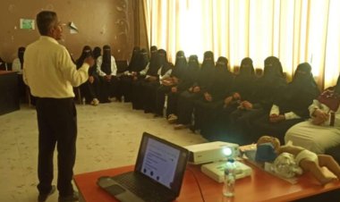 بالتزامن مع اليوم العالمي للتمريض مستشفى المكلا للأمومة والطفولة تنظم دورة تدريبية نوعية ومحاضرات علمية للطاقم التمريضي .