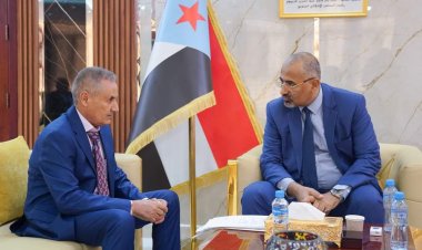 الرئيس القائد  الزُبيدي يشدد على أهمية تضافر الجهود لإعادة تشغيل مصافي عدن