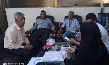 رئيس هيئة مصائد خليج يلتقي ممثل مكتب الأشغال العامة ويناقش معه توريد وتركيب مصنع ثلج مجروش في مركز إنزال الدوكيار