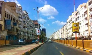 عدن.. مجهولون يفجرون قنبلة صوتية بمحيط مبنى المحافظة