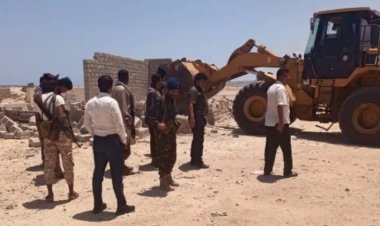 تدشين العمل في إزالة العشوائي وشق الشوارع بوحدة الجوار (117) بمدينة بئر علي رضوم بشبوة