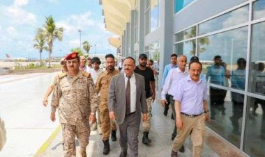 وزير النقل يتفقد سير المشاريع في مطار عدن