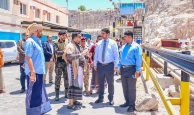 المدير التنفيذي لشركة النفط اليمنية يدشن الشحنة الأولى من المواد البترولية إلى محافظة أرخبيل سقطرى