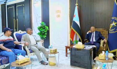 الرئيس الزُبيدي يُثني على جهود منتسبي الأمن والشرطة في حفظ استقرار ساحل حضرموت