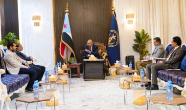 الرئيس الزُبيدي يطلع على الأعمال المنجزة في مشروع إعادة تأهيل مطار عدن الدولي