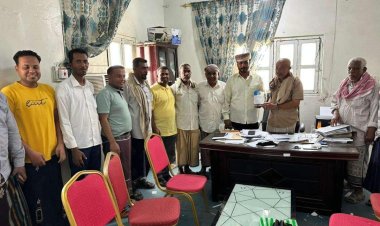 تنفيذية انتقالي الشحر تكرم قسم الإصحاح البيئي بمكتب أشغال المديرية