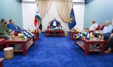 الرئيس الزُبيدي يطّلع على مستجدات الأوضاع الإنسانية والعسكرية في محافظة الضالع