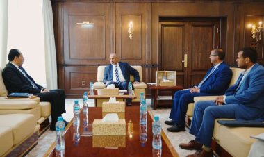 الرئيس الزُبيدي يطلّع على التحضيرات الجارية لإقامة المخيمات الصيفية