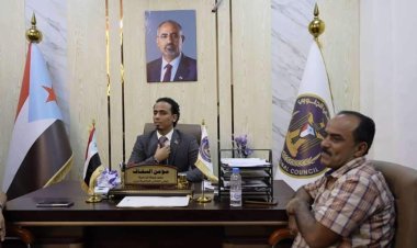 رئيس تنفيذية انتقالي العاصمة عدن يلتقي مدير عام مديرية خورمكسر