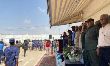 العميد المنهالي يشهد عرض تخرج الدورة التدريبية لعناصر الأجهزة الأمنية ويفتتح مركز السوق الأمني بالشحر