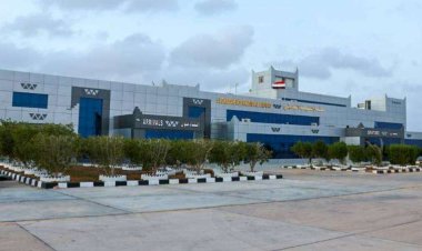 محافظ المهرة يدشن تفويج ١٨٠حاجاً عبر مطار الغيضة الدولي إلى الأراضى المقدسة