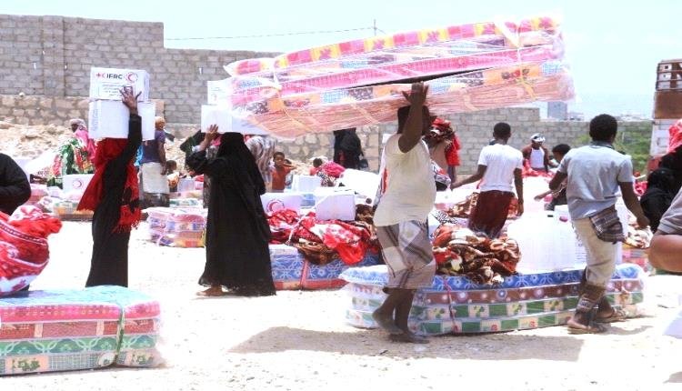 فرع الهلال الاحمر بحضرموت يوزّع مواد إغاثية إيوائية للمتضررين من المنخفض الجوي