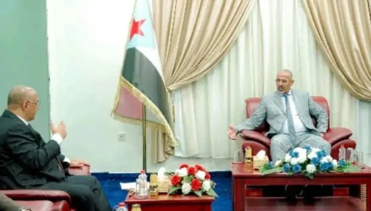 الرئيس الزُبيدي يطّلع على سير العمل في وزارة الاتصالات وتقنية المعلومات