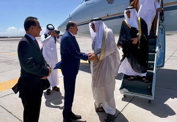 وزير خارجية مملكة البحرين يصل إلى العاصمة عدن