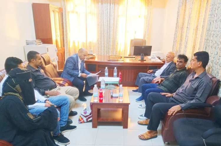 رئيس هيئة الاستثمار يتفقد فرع الهيئة والمنشآت الصناعية في لحج