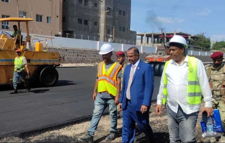 استمرار حملة ضبط المحال التجارية المخالفة بالمنصورة