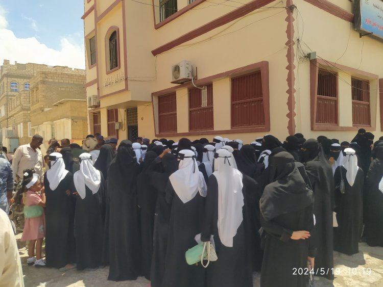 أقامتها طالبات مديرية غيل باوزير... وقفة احتجاجية معبرة عن رفضهم وسخطهم للقرار الظالم بحقهم