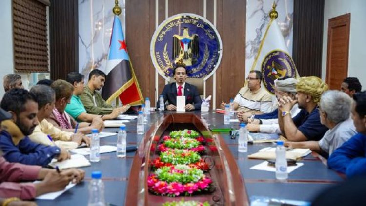 انتقالي عدن يناقش الأوضاع المعيشية والملفات الخدمية