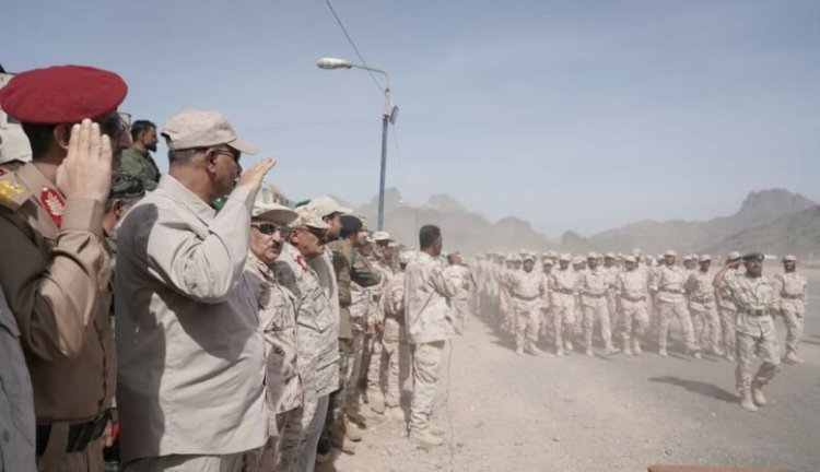 الرئيس الزُبيدي يتفقد سير تنفيذ برامج التدريب والتأهيل لمنتسبي القوات المسلحة الجنوبية