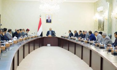 الرئيس الزُبيدي يرأس اجتماعا استثنائيا لمجلس الوزراء