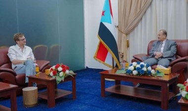 الدكتور الحاج يلتقي الفريق الإعلامي السويسري