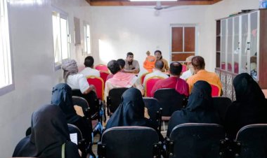 إنتقالي غيل باوزير يناقش مع رؤساء  اللجان المحلية احتياجات المراكز من المشروعات الخدمية