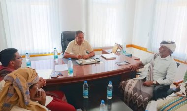 رئيس تنفيذية انتقالي الضليعة يناقش مع مدير عام المديرية عدد من الملفات الخدمية والإنسانية