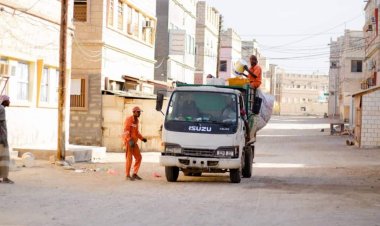 مهندسو النظافة بغيل باوزير يضاعفون العمل استعداداً لقرب عيد الأضحى المبارك