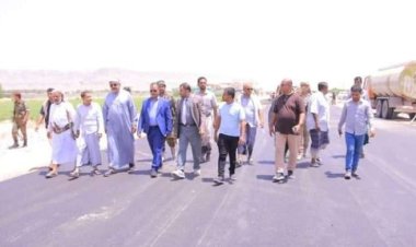 الوكيل “العامري” يدشن أعمال سفلتة الخط المزدوج “بدرة- مفرق دوعن