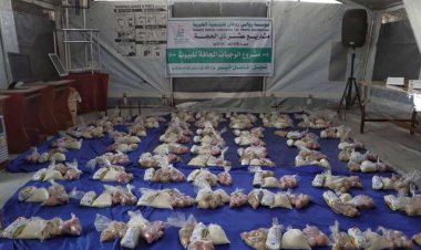 مؤسسة روابي ردفان للتنمية الخيرية توزع وجبات جافة على الأسر المحتاجة في لحج